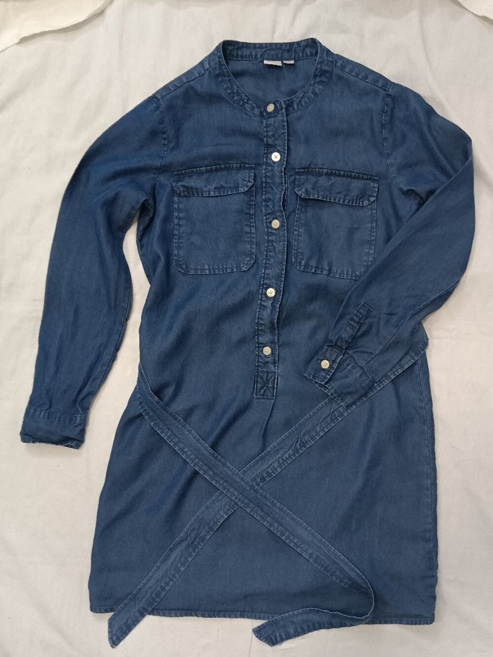 Gap blue long sleeve shirt dress is made from 100% lyocell xs